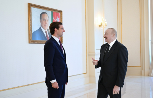 President Ilham Aliyev shows commemorative gift from President Donald Trump to U.S. Assistant Secretary of State