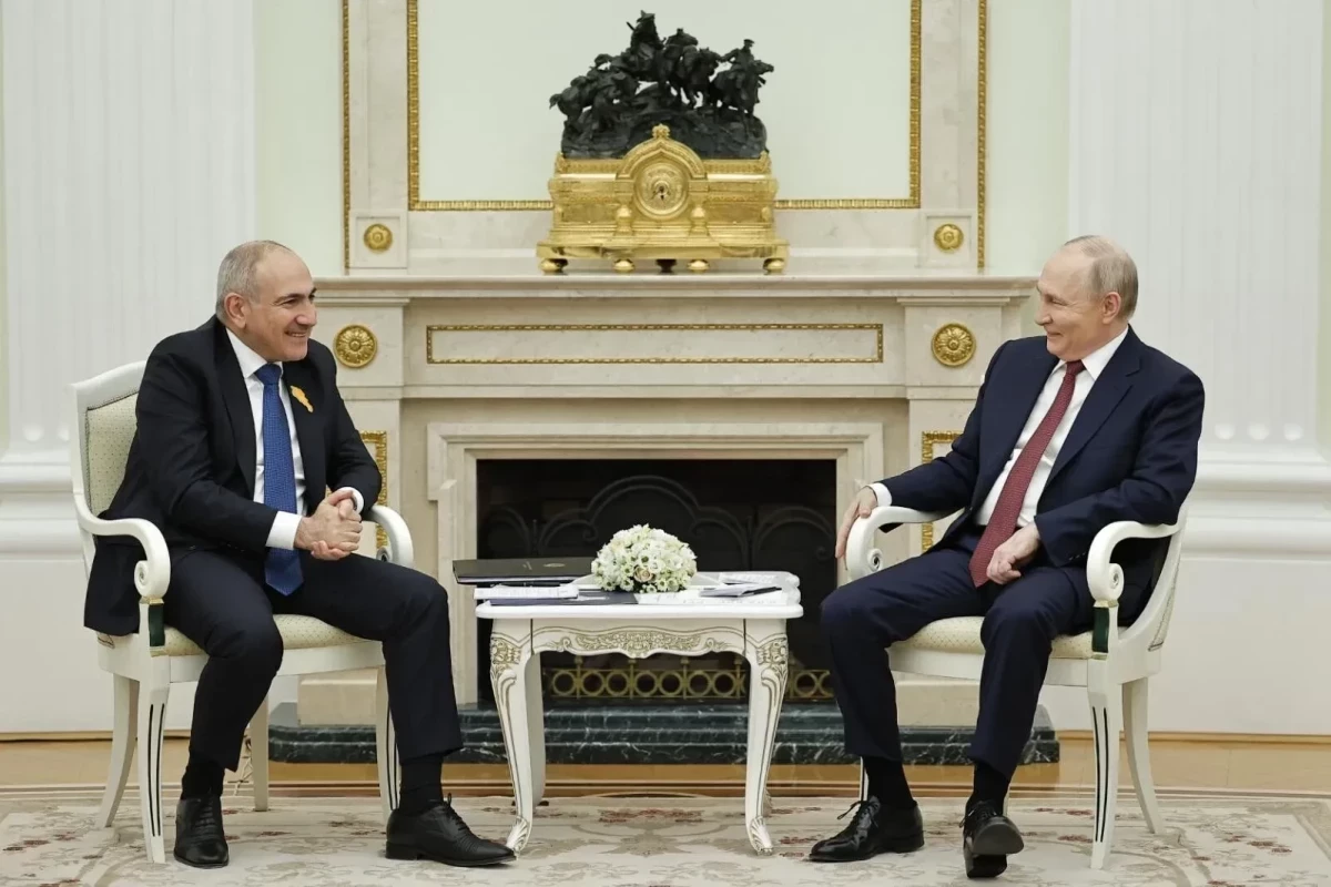 Armenian Prime Minister Nikol Pashinyan and Vladimir Putin, Russian President