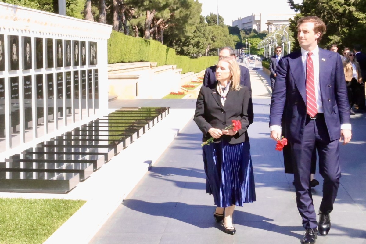 US Assistant Secretary of State visits Alley of Martyrs - PHOTO 