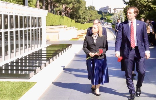 US Assistant Secretary of State visits Alley of Martyrs - PHOTO 