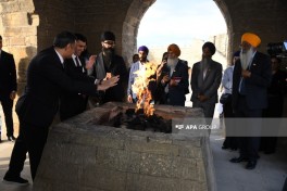 Participants of international conference visit Ateshgah Temple Complex-PHOTO 