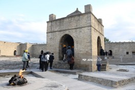 Participants of international conference visit Ateshgah Temple Complex-PHOTO 