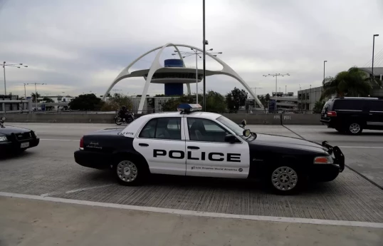 Police say man barricaded himself inside Chase bank building with others in California