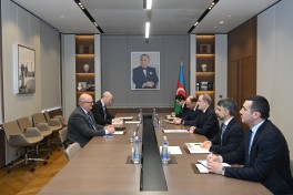 UK’s newly appointed ambassador to Azerbaijan presents credentials to FM Bayramov