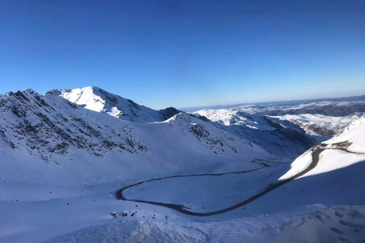 One Azerbaijani serviceman killed, another injured in accident at Omar Pass