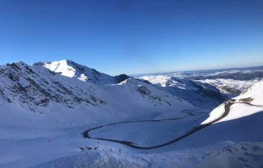 One Azerbaijani serviceman killed, another injured in accident at Omar Pass