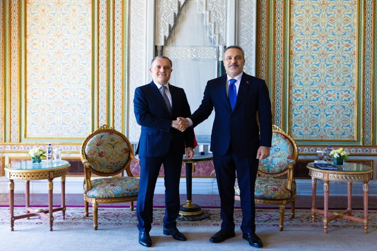 Azerbaijani FM meets with his Turkish counterpart in Istanbu