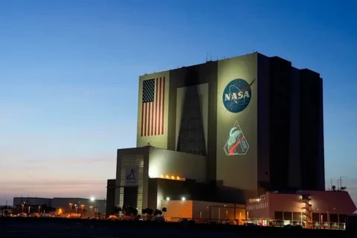 NASA announces Artemis 3 mission crew