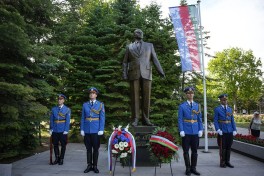 Azerbaijani Defense Minister pays official visit to Serbia