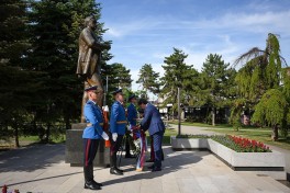 Azerbaijani Defense Minister pays official visit to Serbia