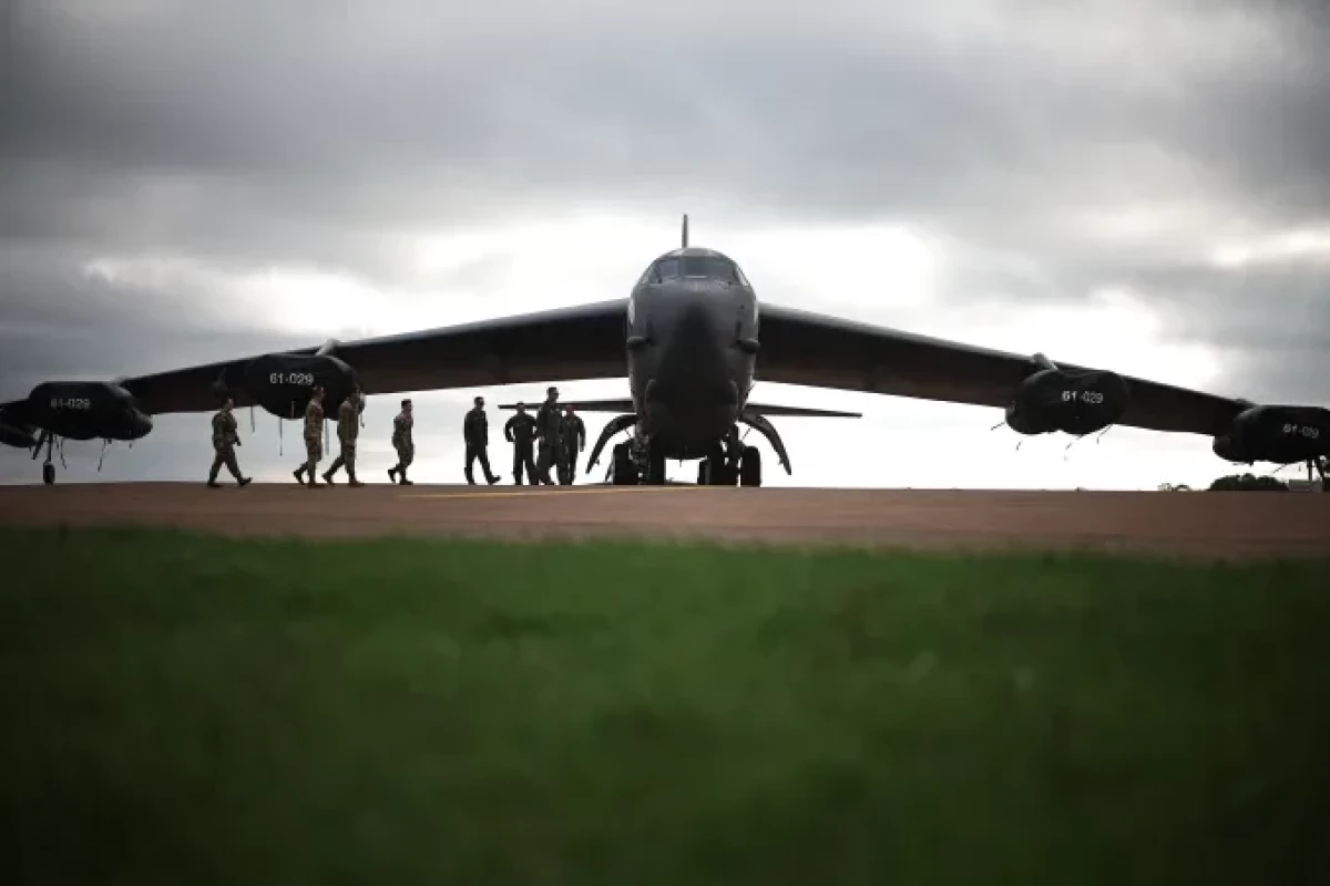 8 crew members believed dead in a B-52 bomber crash at California’s Edwards Air Force Base