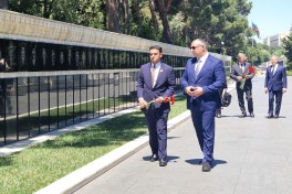U.S. congressional delegation visits Alley of Martyrs in Baku