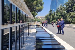 U.S. congressional delegation visits Alley of Martyrs in Baku