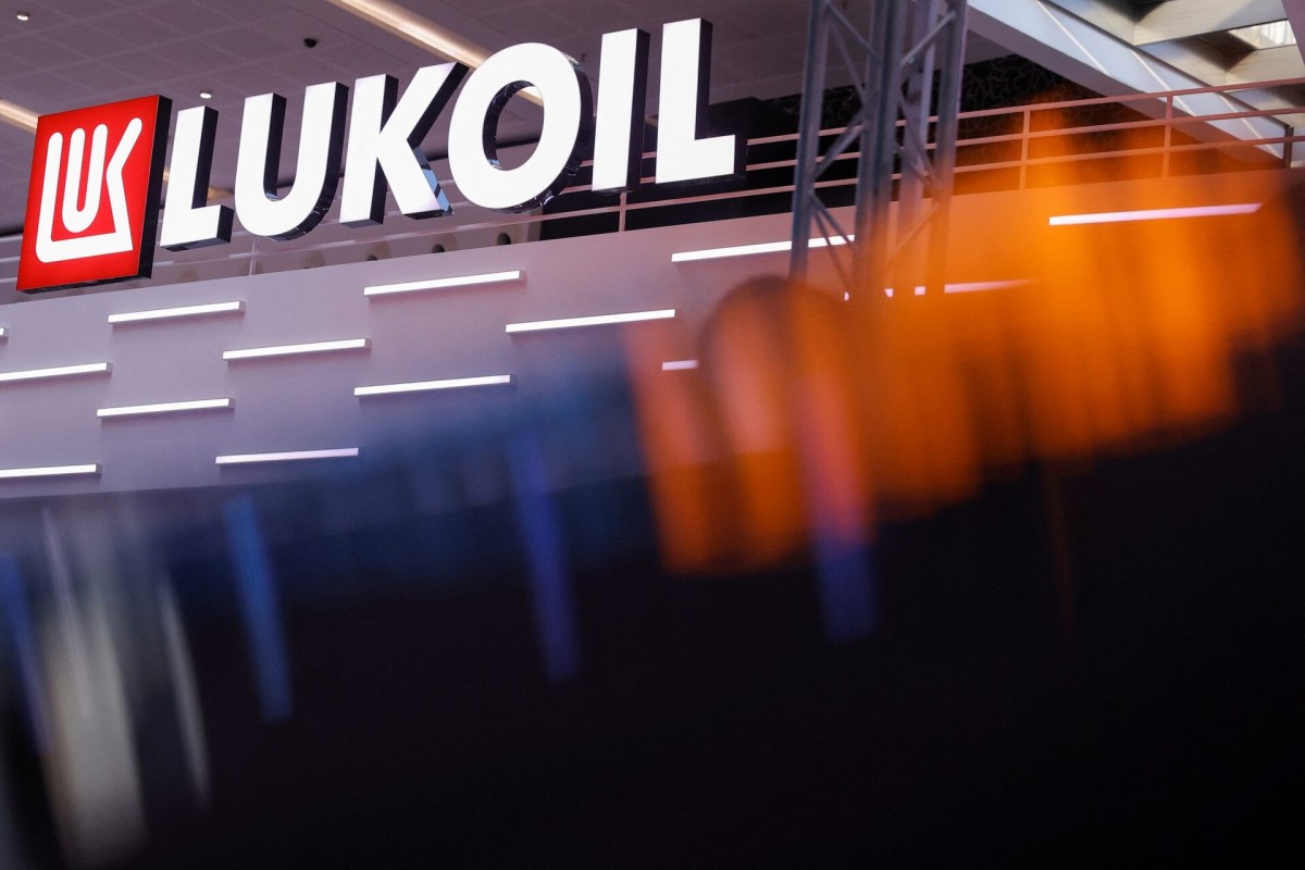 UK eases payment restrictions to Lukoil