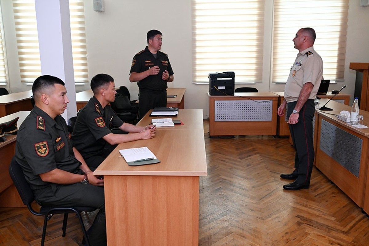 Azerbaijani and Kyrgyz representatives discuss operational planning