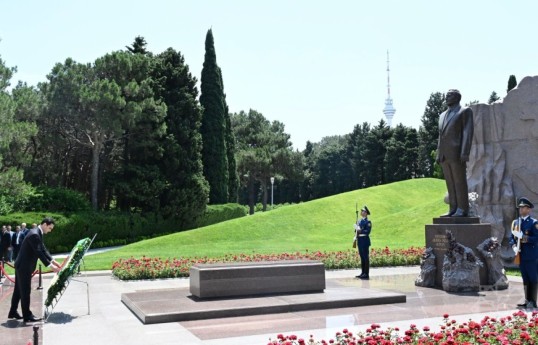 Turkmen President pays tribute to National Leader Heydar Aliyev-PHOTO 
