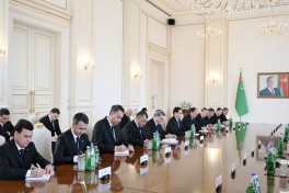 President Ilham Aliyev held expanded meeting with President of Turkmenistan