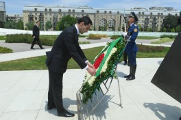 President of Turkmenistan visits Victory Park in Baku - PHOTO 