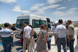 Azerbaijan sends another relocation convoy to Jabrayil's Shukurbeyli village, families receive house keys - UPDATED - 1  - PHOTO 
