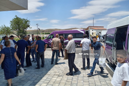 Azerbaijan sends another relocation convoy to Jabrayil's Shukurbeyli village, families receive house keys - UPDATED - 1  - PHOTO 