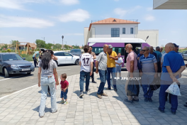 Azerbaijan sends another relocation convoy to Jabrayil's Shukurbeyli village, families receive house keys - UPDATED - 1  - PHOTO 