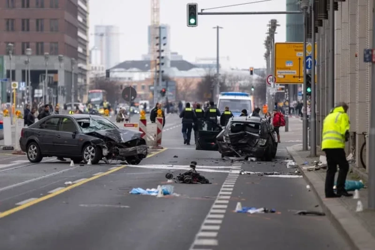 One killed, four injured after car accident in Berlin