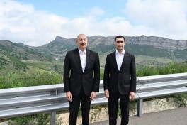 Presidents of Azerbaijan and Turkmenistan posed for photo against backdrop of Dashalti village in Shusha