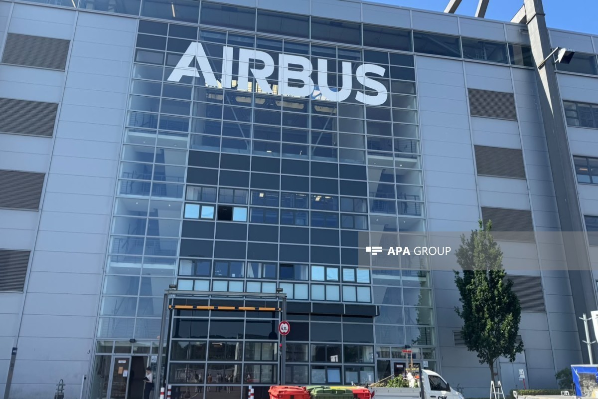 Media representatives visit Airbus production facility in Hamburg - <span class="red_color">PHOTO