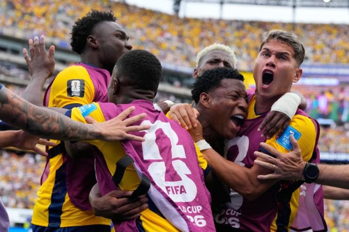 Ecuador advances to knockout rounds at World Cup, beating Germany 2-1