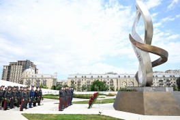 Leadership of the Ministry of Defense visits Alley of Honor, Victory Park, and Military Memorial Cemetery - PHOTO 