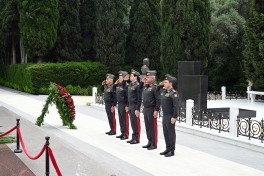 Leadership of the Ministry of Defense visits Alley of Honor, Victory Park, and Military Memorial Cemetery - PHOTO 