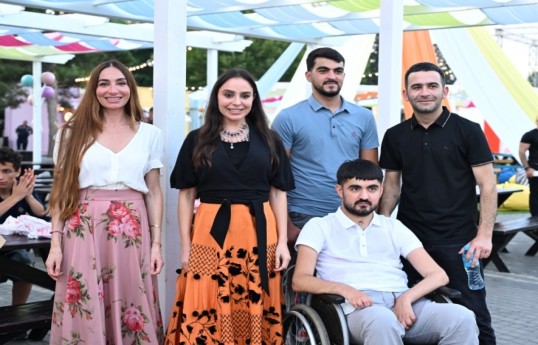 Leyla Aliyeva and Arzu Aliyeva visit "CandyFest" summer festival and watch "Magic Pearl" water circus show
