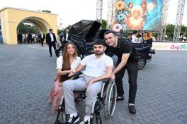 Leyla Aliyeva and Arzu Aliyeva visit "CandyFest" summer festival and watch "Magic Pearl" water circus show-PHOTO 