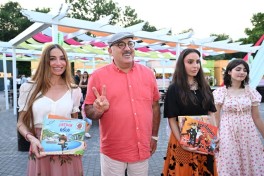 Leyla Aliyeva and Arzu Aliyeva visit "CandyFest" summer festival and watch "Magic Pearl" water circus show-PHOTO 