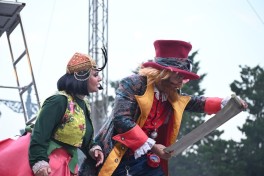 Leyla Aliyeva and Arzu Aliyeva visit "CandyFest" summer festival and watch "Magic Pearl" water circus show-PHOTO 