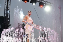 Leyla Aliyeva and Arzu Aliyeva visit "CandyFest" summer festival and watch "Magic Pearl" water circus show-PHOTO 