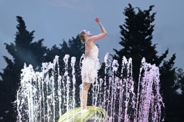 Leyla Aliyeva and Arzu Aliyeva visit "CandyFest" summer festival and watch "Magic Pearl" water circus show-PHOTO 