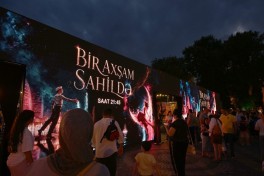 Leyla Aliyeva and Arzu Aliyeva visit "CandyFest" summer festival and watch "Magic Pearl" water circus show-PHOTO 