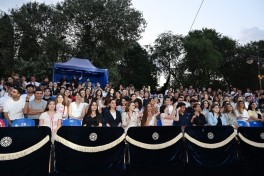 Leyla Aliyeva and Arzu Aliyeva visit "CandyFest" summer festival and watch "Magic Pearl" water circus show-PHOTO 