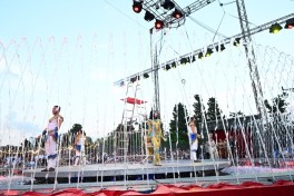 Leyla Aliyeva and Arzu Aliyeva visit "CandyFest" summer festival and watch "Magic Pearl" water circus show-PHOTO 