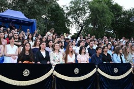 Leyla Aliyeva and Arzu Aliyeva visit "CandyFest" summer festival and watch "Magic Pearl" water circus show-PHOTO 