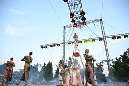 Leyla Aliyeva and Arzu Aliyeva visit "CandyFest" summer festival and watch "Magic Pearl" water circus show-PHOTO 
