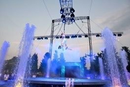 Leyla Aliyeva and Arzu Aliyeva visit "CandyFest" summer festival and watch "Magic Pearl" water circus show-PHOTO 