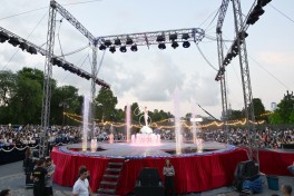 Leyla Aliyeva and Arzu Aliyeva visit "CandyFest" summer festival and watch "Magic Pearl" water circus show-PHOTO 