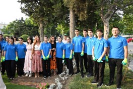 Leyla Aliyeva and Arzu Aliyeva participate in seasonal flower planting campaign on Baku Boulevard-PHOTO 