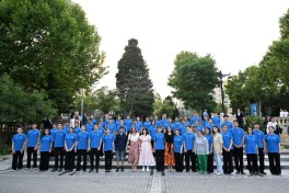 Leyla Aliyeva and Arzu Aliyeva participate in seasonal flower planting campaign on Baku Boulevard-PHOTO 