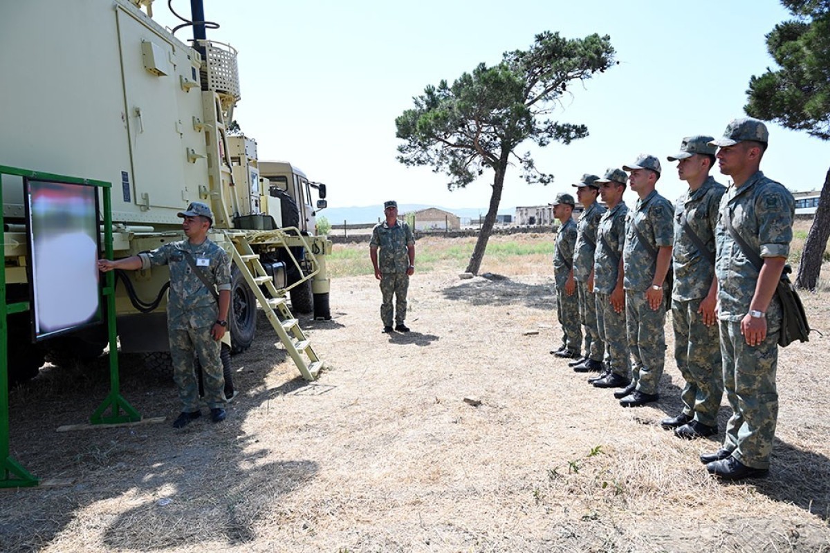 Azerbaijan Army conducts demonstration classes with new officers