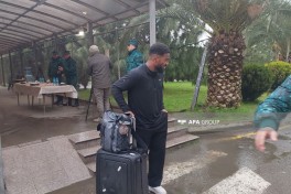 Citizens of Azerbaijan, China, France and Tajikistan cross Astara border checkpoint - PHOTO 