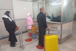Citizens of Azerbaijan, China, France and Tajikistan cross Astara border checkpoint - PHOTO 