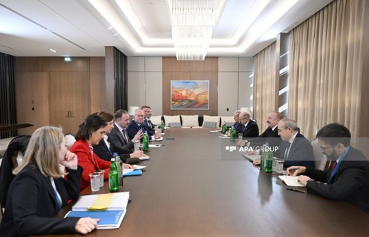 President Ilham Aliyev received European Commissioner for Energy and Housing